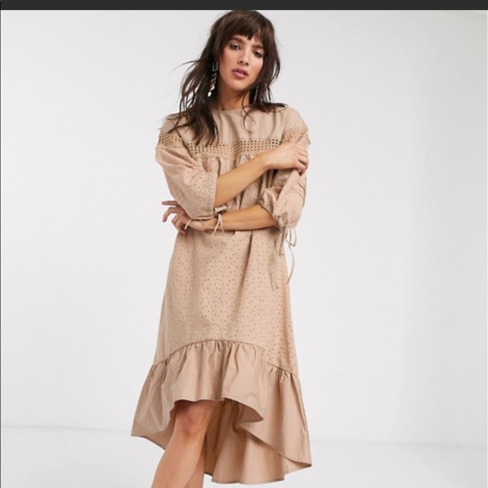 beige dress size 6. New with tags